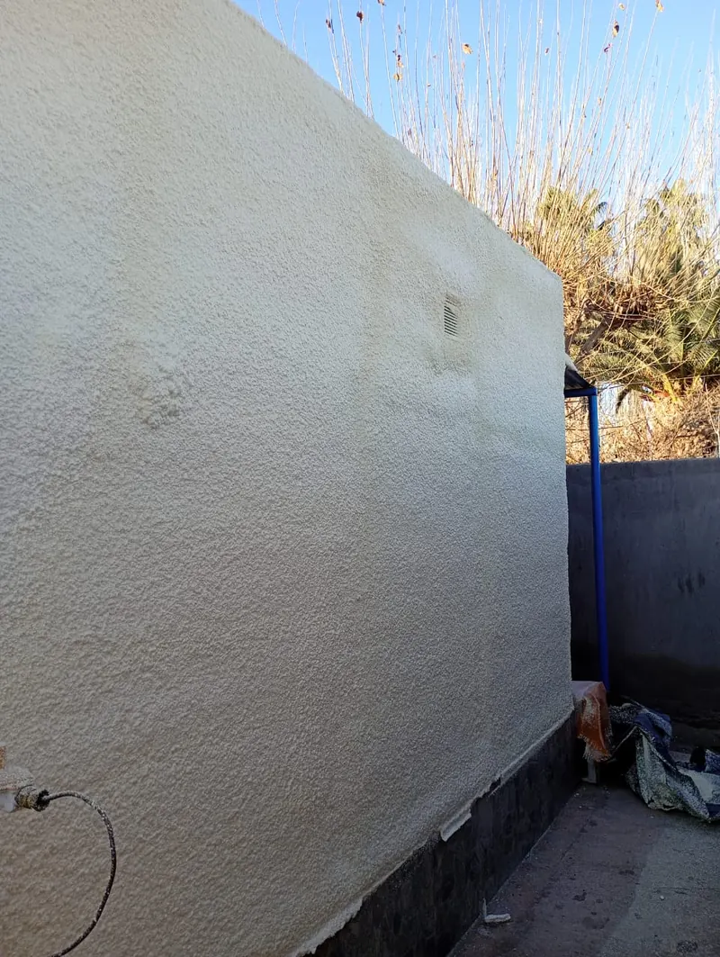 Muro exterior revestido con poliuretano expandido